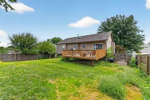 Exterior - 524 NE Topaz Dr, Lees Summit, MO 64086 photo 7 of 7