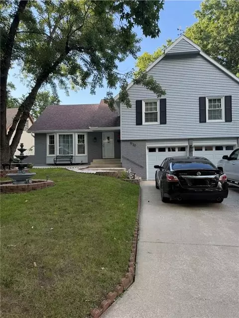 9130 W 92nd Ter, Overland Park, KS 66212