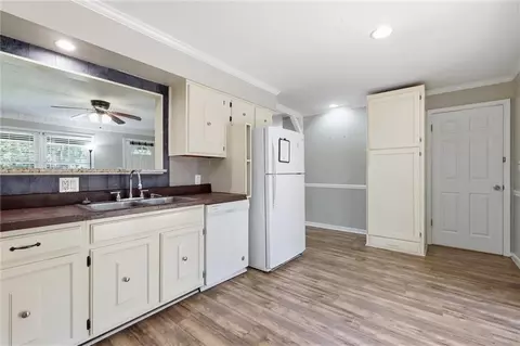 Kitchen - 12124 E 31st St, Independence, MO 64052 photo 2 of 3