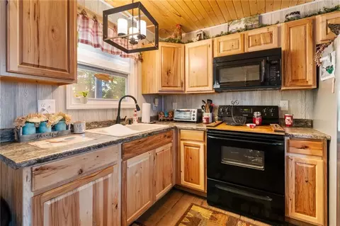 Kitchen - 16887 Snipe Rd, Marceline, MO 64658 photo 1 of 1