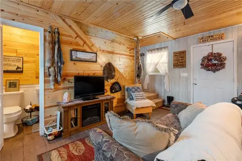 Living - 16887 Snipe Rd, Marceline, MO 64658 photo 1 of 3
