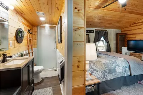 Bedroom - 16887 Snipe Rd, Marceline, MO 64658 photo 3 of 3