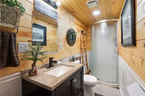 Bath - 16887 Snipe Rd, Marceline, MO 64658 photo 5 of 5