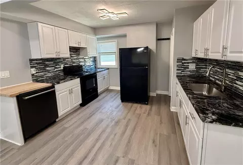 2809 E 39th St, Kansas City, MO 64128