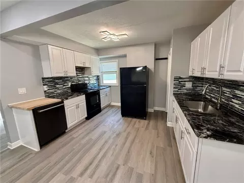 2809 E 39th St, Kansas City, MO 64128