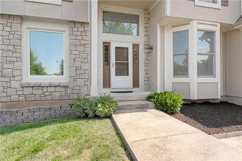 22306 W 51st Ter, Shawnee, KS 66226