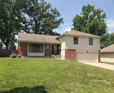 8706 Mackey St, Overland Park, KS 66212