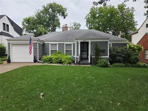 4951 Norwood St, Westwood, KS 66205