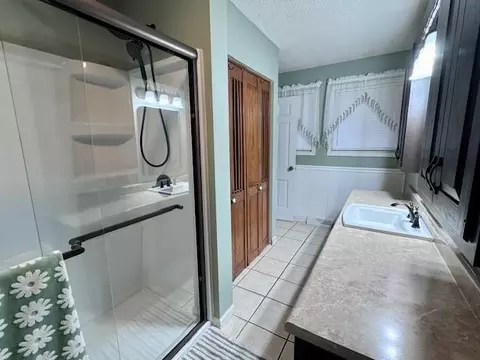 Bath - 1335 2000th St, Iola, KS 66749 photo 1 of 8