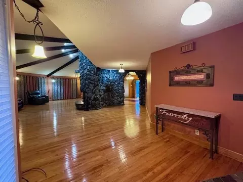 Entry Way - 1335 2000th St, Iola, KS 66749 photo 2 of 2