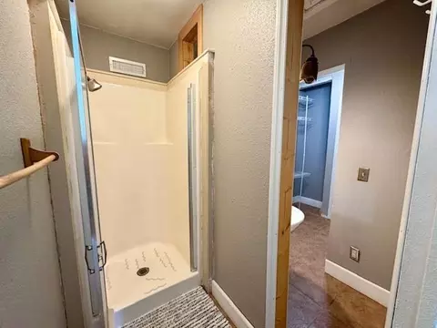 Bath - 1335 2000th St, Iola, KS 66749 photo 8 of 8