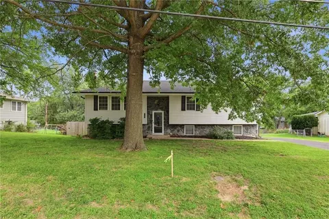 1207 S 104 St, Edwardsville, KS 66111