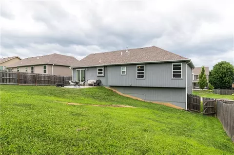 Exterior - 425 Spring Branch Dr, Raymore, MO 64083 photo 6 of 6