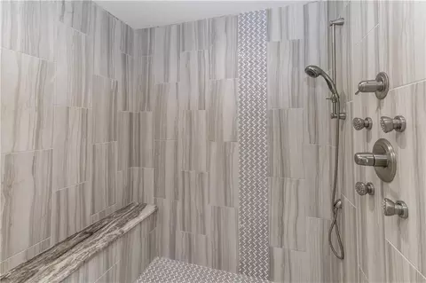 Bath - 425 Spring Branch Dr, Raymore, MO 64083 photo 3 of 6