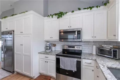 Kitchen - 425 Spring Branch Dr, Raymore, MO 64083 photo 4 of 4