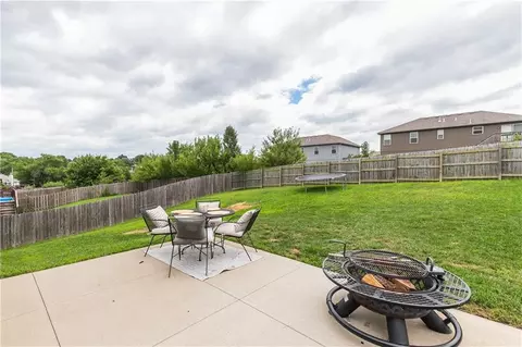 Exterior - 425 Spring Branch Dr, Raymore, MO 64083 photo 5 of 6