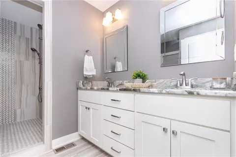 Bath - 425 Spring Branch Dr, Raymore, MO 64083 photo 2 of 6