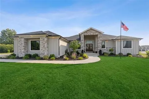 7555 NW Fawn Cir, Parkville, MO 64152