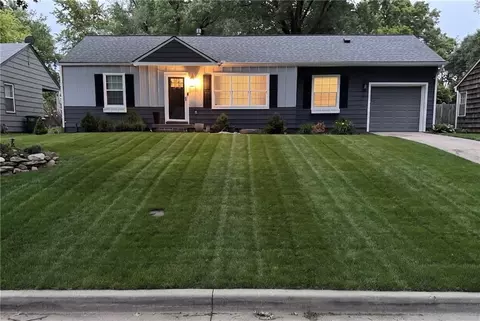 5536 Cedar St, Roeland Park, KS 66205