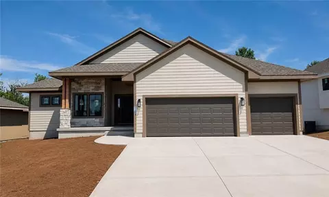 2372 W Wabash St, Olathe, KS 66061