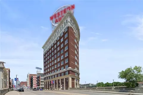 2107 Grand Blvd #909, Kansas City, MO 64108