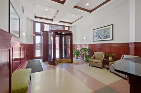 2107 Grand Blvd #909, Kansas City, MO 64108