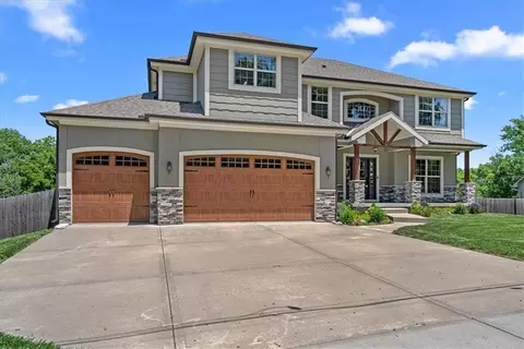 13768 Lookout Dr, Kansas City, MO 64139