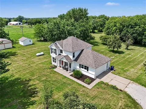 22590 Mcintyre Rd, Leavenworth, KS 66048