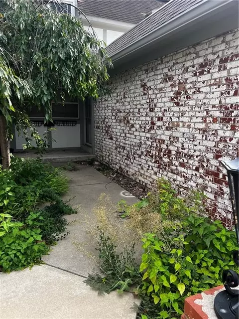 7621 W 102nd St, Overland Park, KS 66212