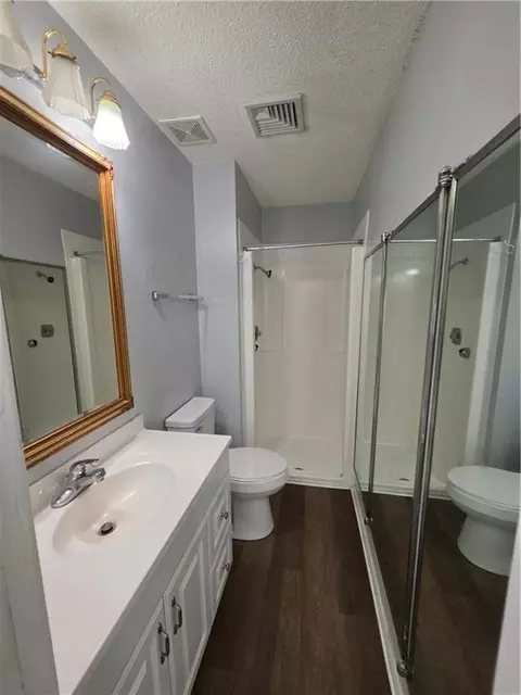 Bath - 1006 W Maple Ave #B, Independence, MO 64050 photo 2 of 3