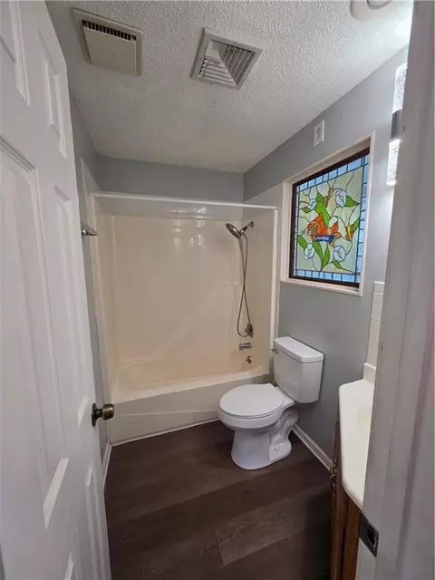 Bath - 1006 W Maple Ave #B, Independence, MO 64050 photo 3 of 3