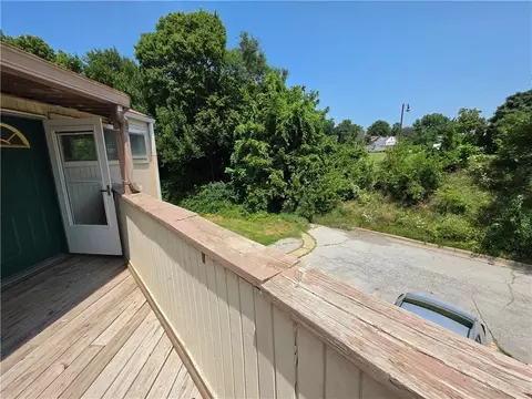 Exterior - 1006 W Maple Ave #B, Independence, MO 64050 photo 2 of 4