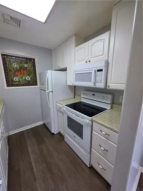 Kitchen - 1006 W Maple Ave #B, Independence, MO 64050 photo 2 of 2