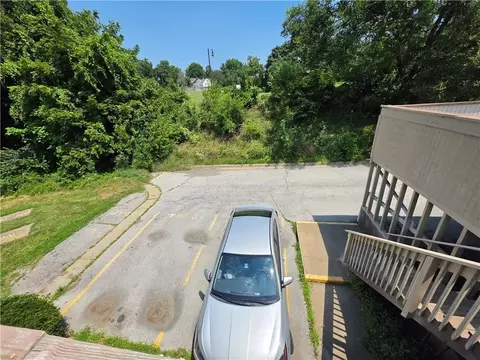 Exterior - 1006 W Maple Ave #B, Independence, MO 64050 photo 4 of 4