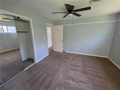 Bedroom - 1006 W Maple Ave #B, Independence, MO 64050 photo 5 of 6