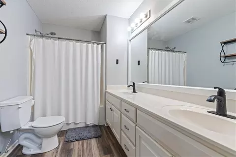 Bath - 2359 SW Eagle View Dr, Lees Summit, MO 64082 photo 3 of 4