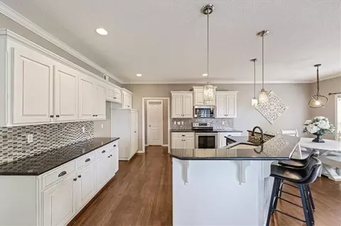 Kitchen - 2359 SW Eagle View Dr, Lees Summit, MO 64082 photo 2 of 4