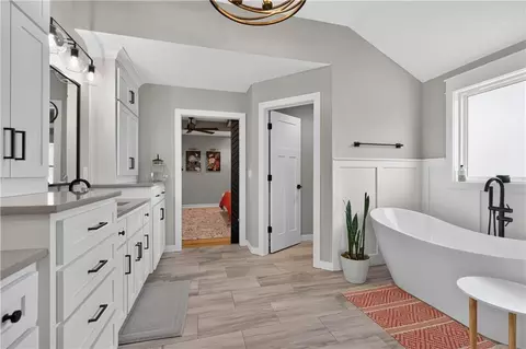 Bath - 11414 Bluestem Dr, Kearney, MO 64060 photo 4 of 8