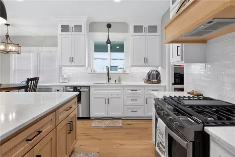 Kitchen - 11414 Bluestem Dr, Kearney, MO 64060 photo 6 of 8