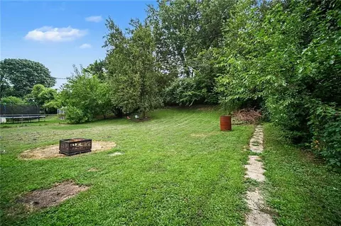 Exterior - 507 E Meadow Ln, Saint Joseph, MO 64501 photo 4 of 8