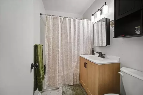 Bath - 507 E Meadow Ln, Saint Joseph, MO 64501 photo 1 of 1