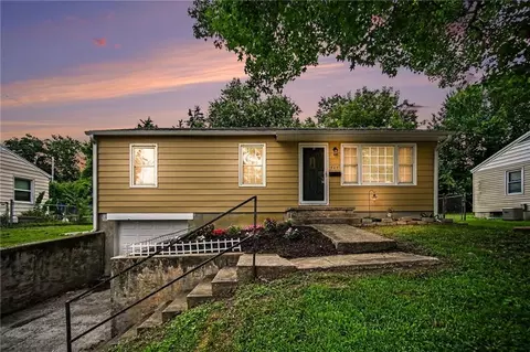 Exterior - 507 E Meadow Ln, Saint Joseph, MO 64501 photo 8 of 8