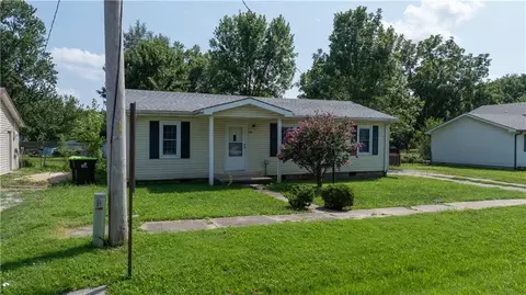Other - 304 E Mason St, La Monte, MO 65337 photo 4 of 7