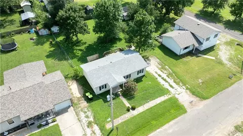 View/Area - 304 E Mason St, La Monte, MO 65337 photo 4 of 7