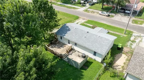 View/Area - 304 E Mason St, La Monte, MO 65337 photo 1 of 7