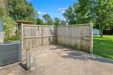 Exterior - 304 E Mason St, La Monte, MO 65337 photo 3 of 4