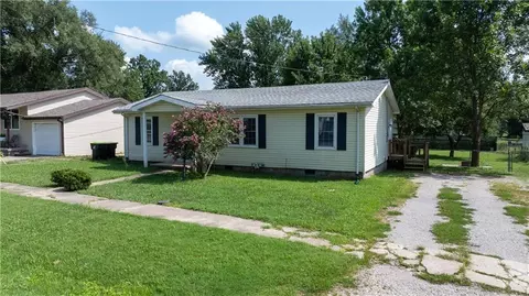 Other - 304 E Mason St, La Monte, MO 65337 photo 5 of 7