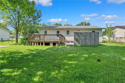 Exterior - 304 E Mason St, La Monte, MO 65337 photo 4 of 4