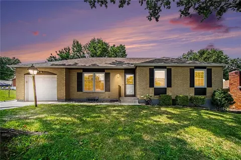 8812 N Oak Trfy, Kansas City, MO 64155