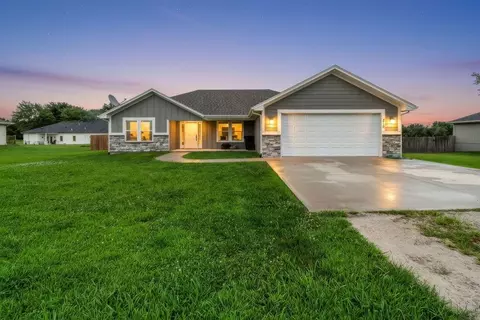 319 W Pacific St, Kingsville, MO 64061